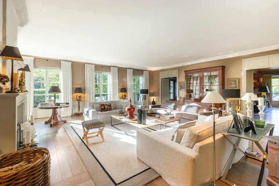 Photographie d’un salon résidentiel premium