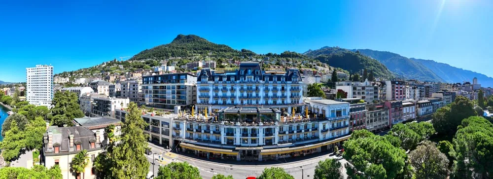 Vue aérienne de la façade de l’Hôtel Majestic à Montreux